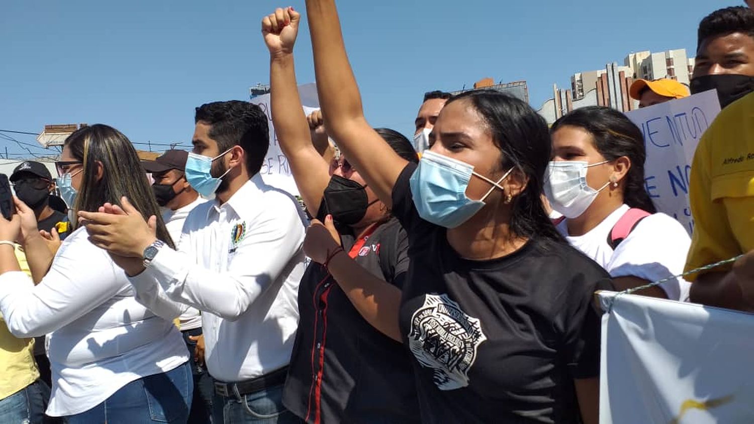 ESTUDIANTES marchan hacia Caracas por una «vida digna»