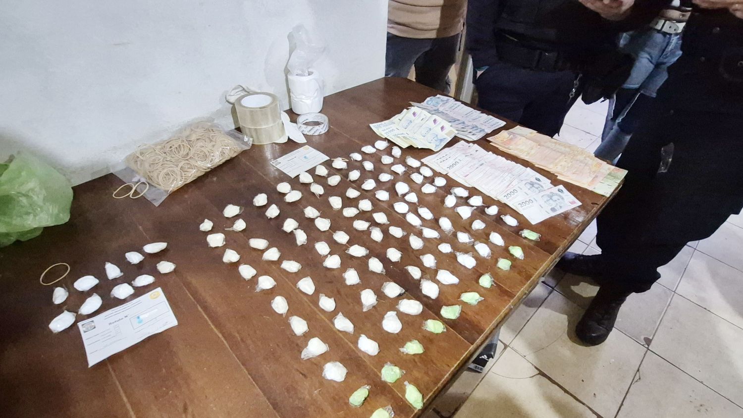 Secuestran cocaína y detienen a un hombre en una serie de allanamientos