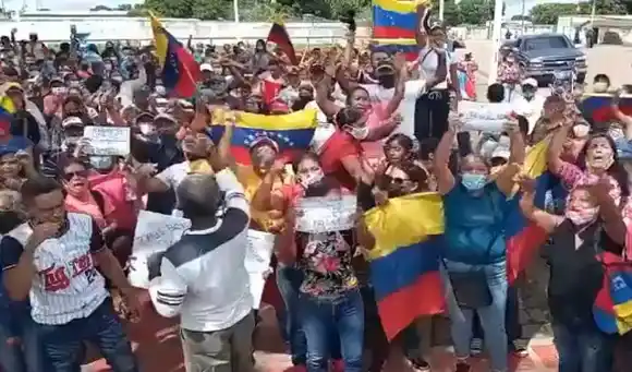 «¿DÓNDE ESTÁ MI VOTO?» Tercer día de protestas por elecciones municipales en Pariaguán