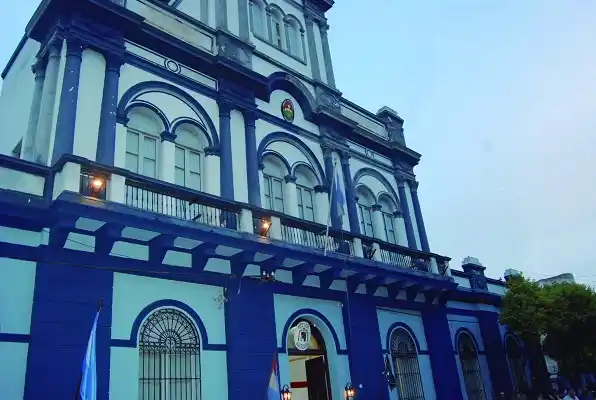 Detuvieron a dos jóvenes que robaron una billetera en el casino