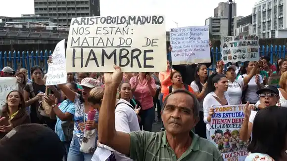 MALTRATADOS Y DESPRECIADOS: maestros venezolanos no tienen nada que celebrar