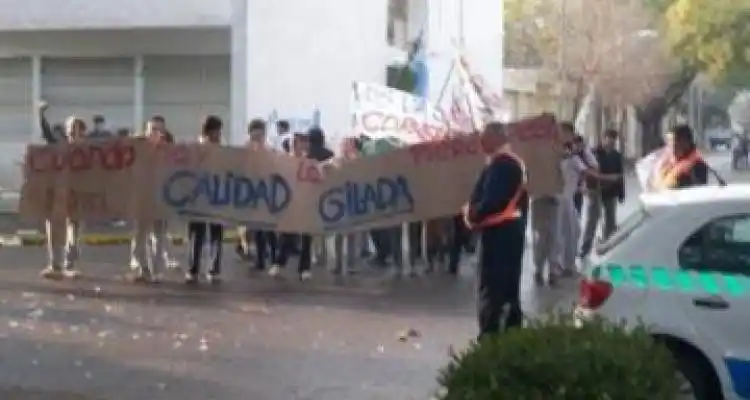 Disturbios y pintadas en las escuelas Normal y Socorro