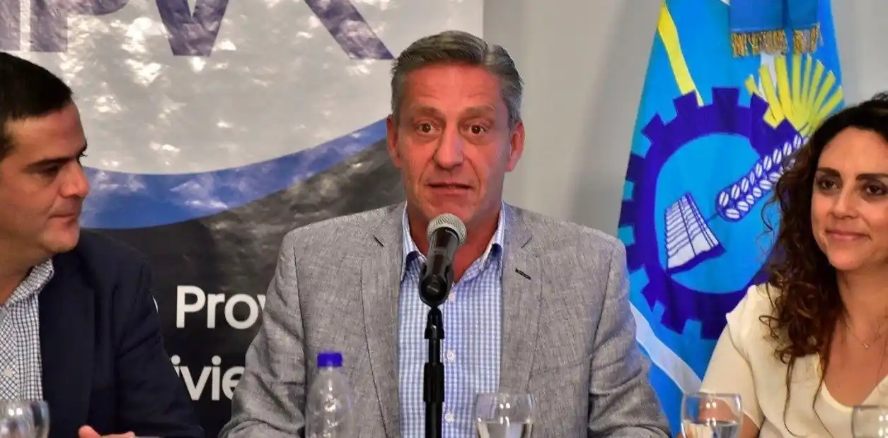 El gobernador peronista Mariano Arcioni se adjudicó el triunfo en Chubut y se lo dedicó a Sergio Massa