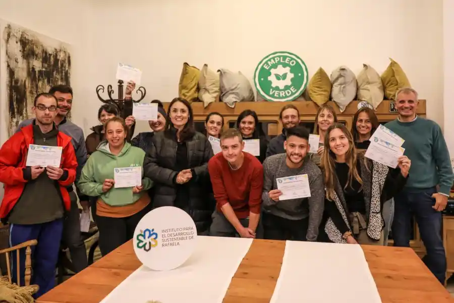 Finalizó el curso de restauración y reciclado de muebles