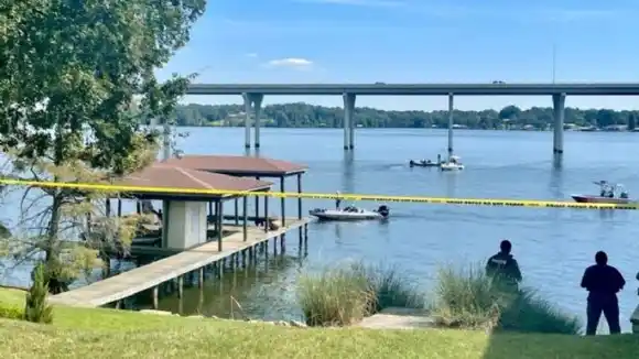 MALDAD Y CRUELDAD JUNTAS: madre lanzó a sus hijos por un puente en Estados Unidos. El bebé falleció