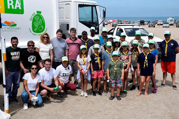Jornada de limpieza de playas en San Cayetano