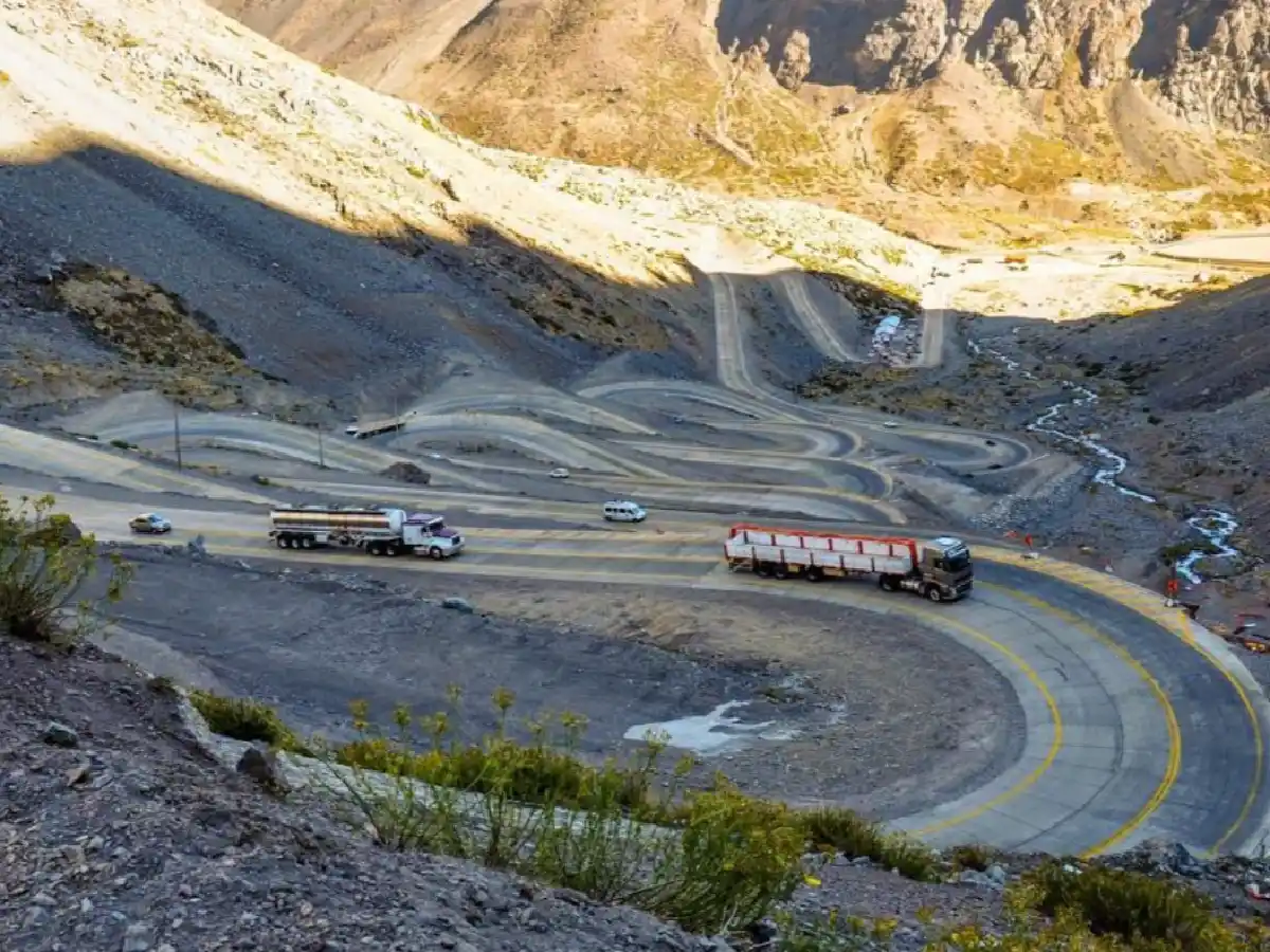 Chile reabrirá 10 fronteras terrestres con Argentina y Perú