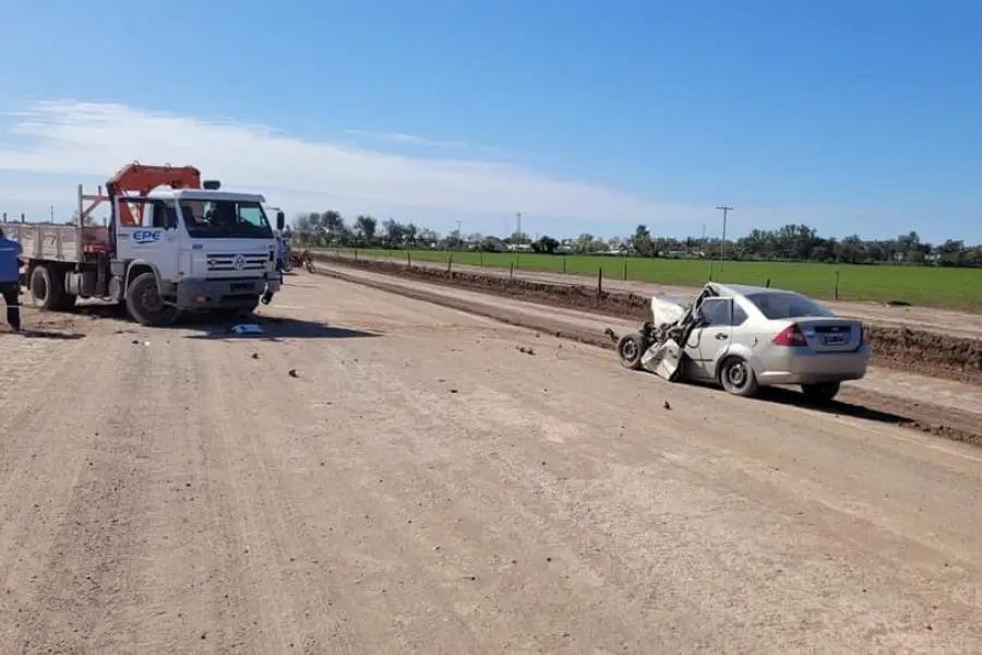Grave accidente: un remisero murió tras chocar contra un camión de la EPE