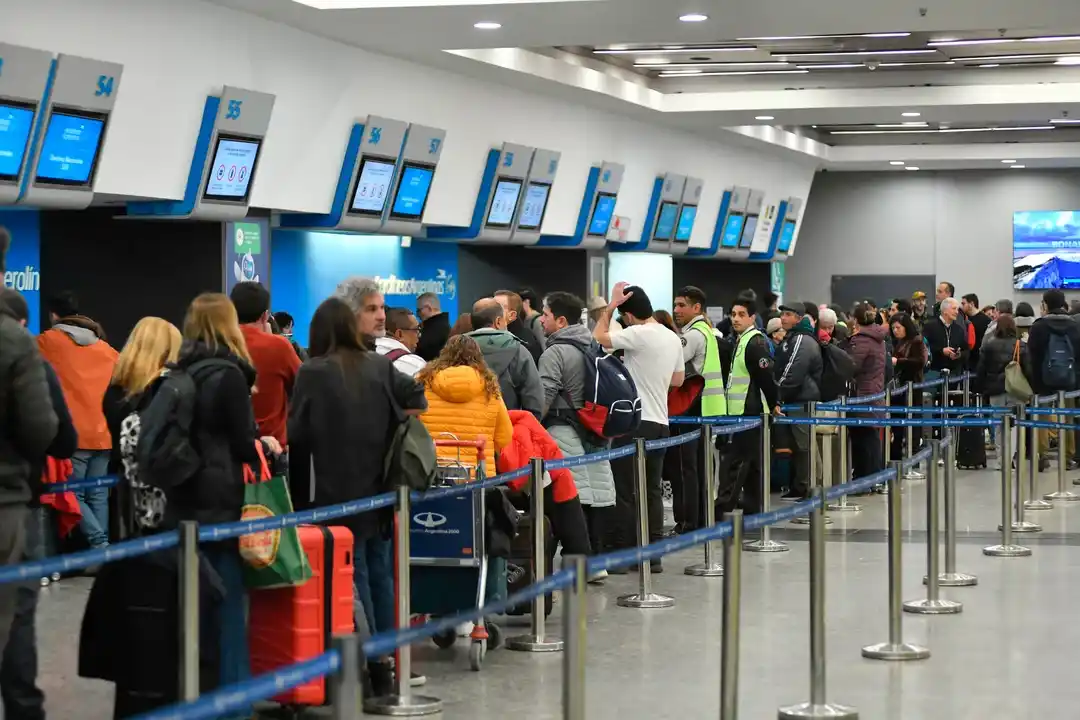 Aerolíneas Argentinas transportará durante el fin de semana extra largo, más de 200 mil pasajeros.
