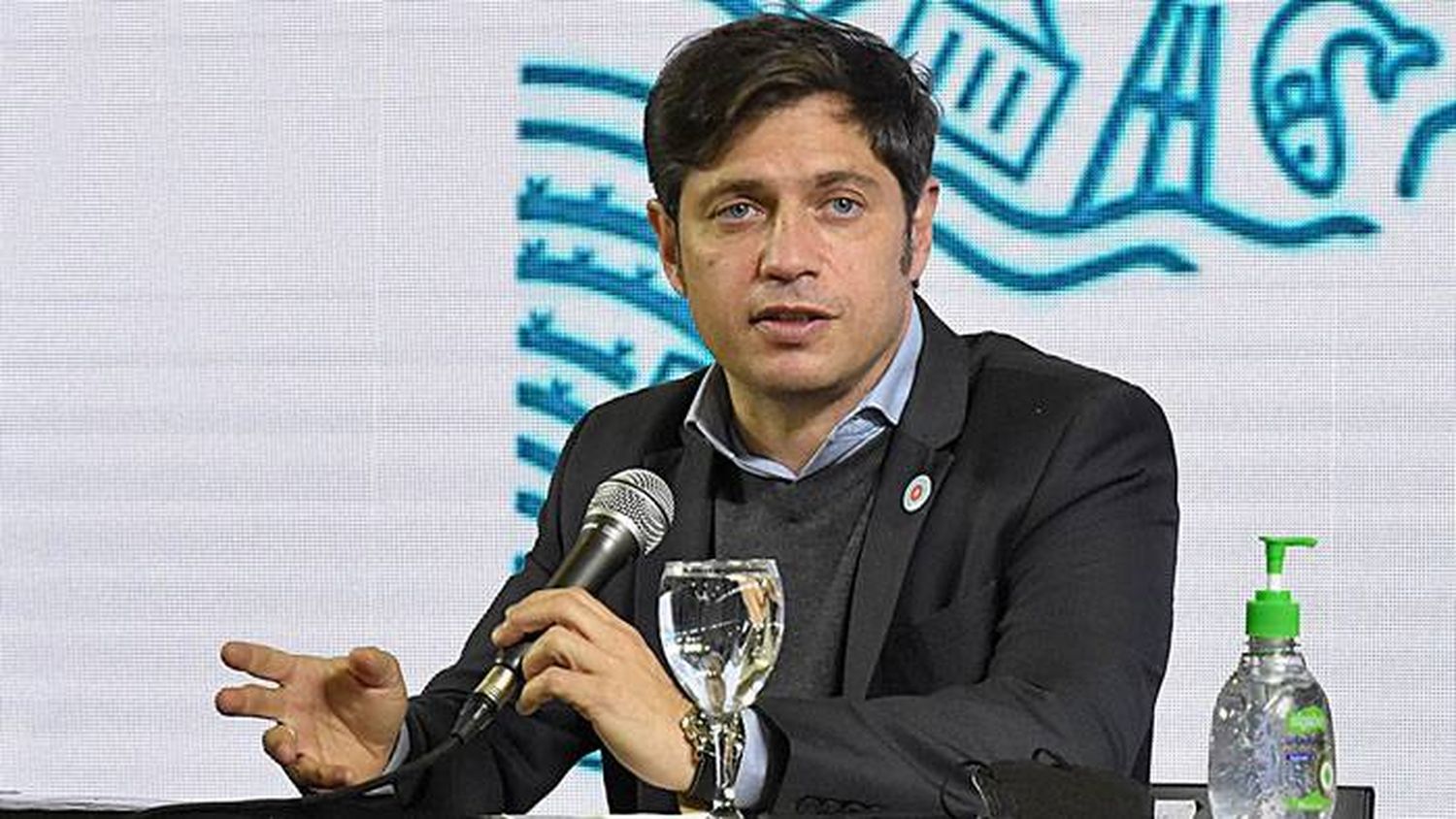 Kicillof: "El regreso a las clases no está supeditado  a la vacunación"