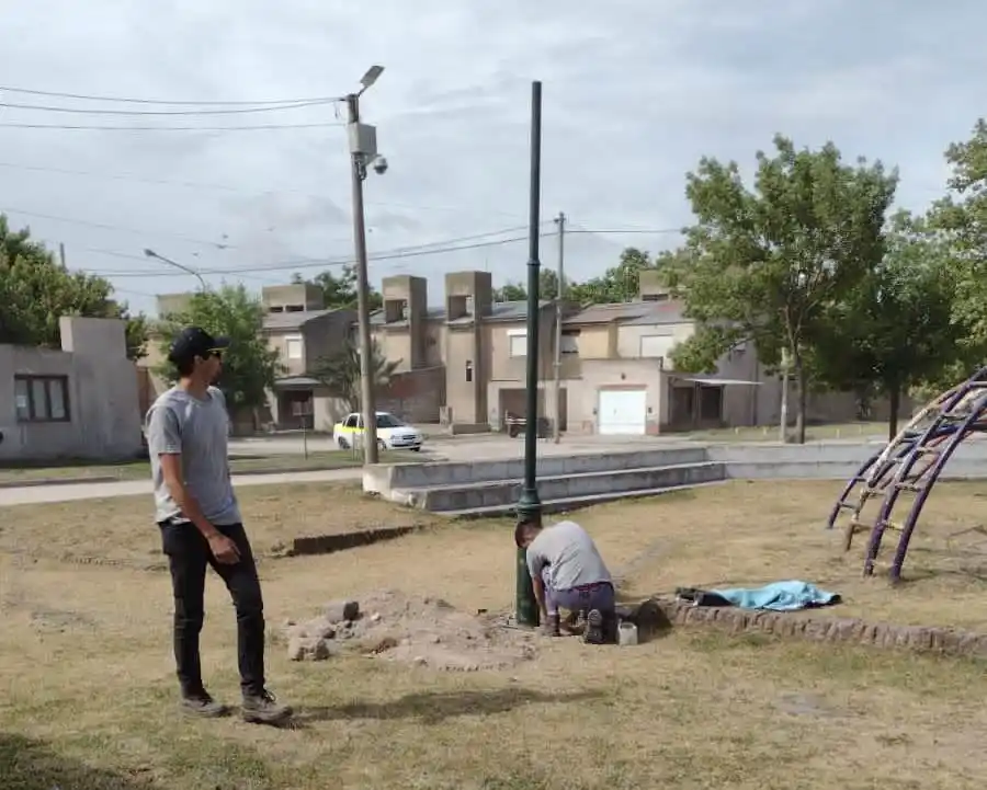 Instalaron luminarias en la plazoleta del Barrio Fonavi Terminal