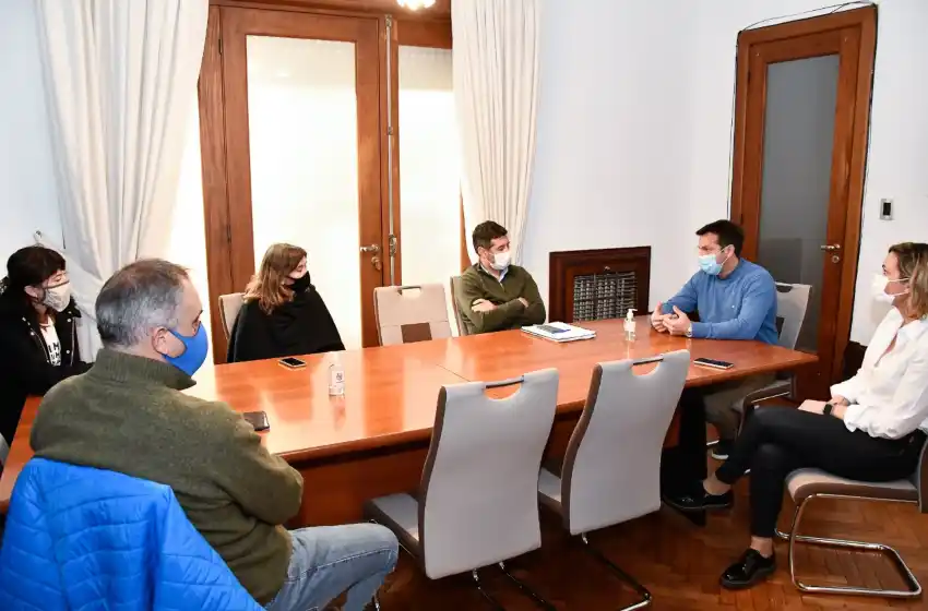 Necochea: padres que piden presencialidad se reunieron con el intendente