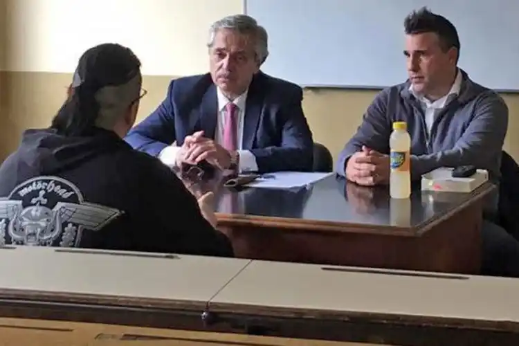 Alberto Fernández fue a la Facultad de Derecho en la UBA a tomar examen