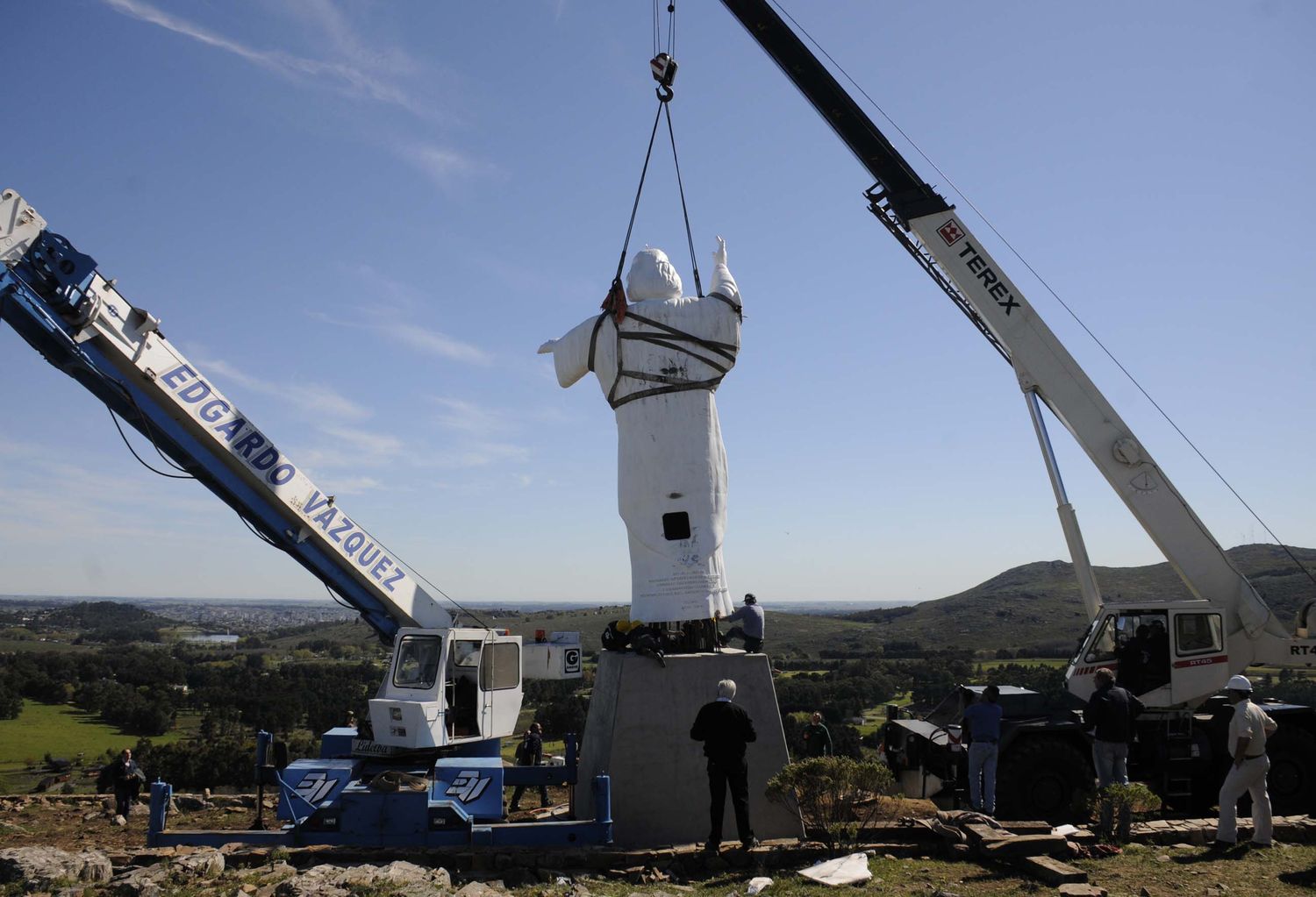 Cristo de las Sierras a diez años: el minucioso traslado por las calles de Tandil y una colocación quirúrgica