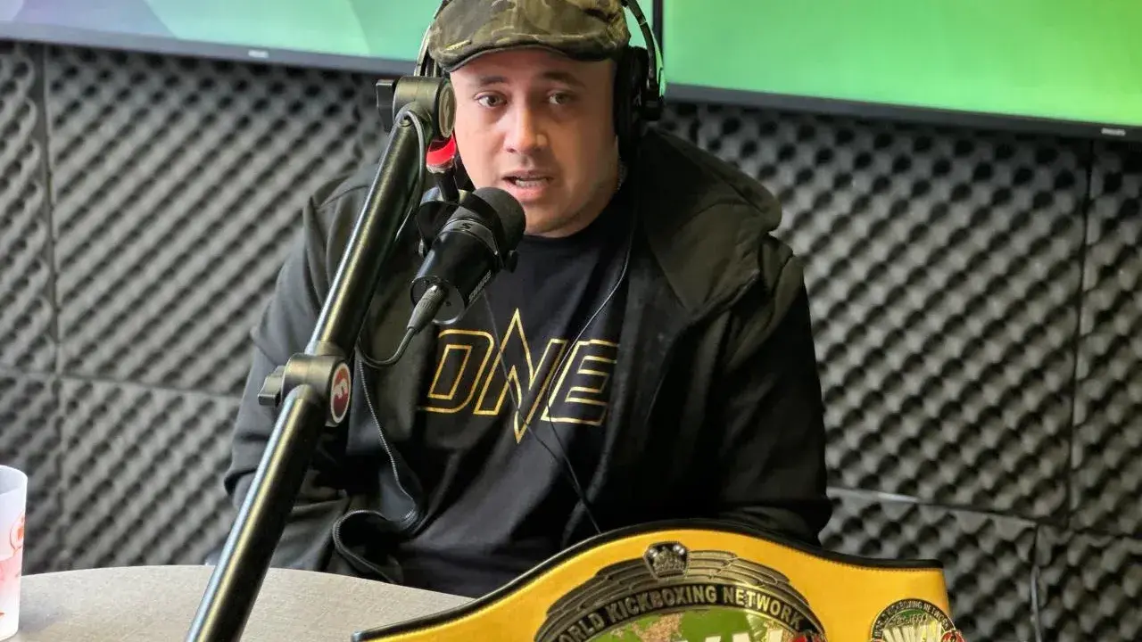 Maximiliano Saravia en los estudios de Ecos Radio