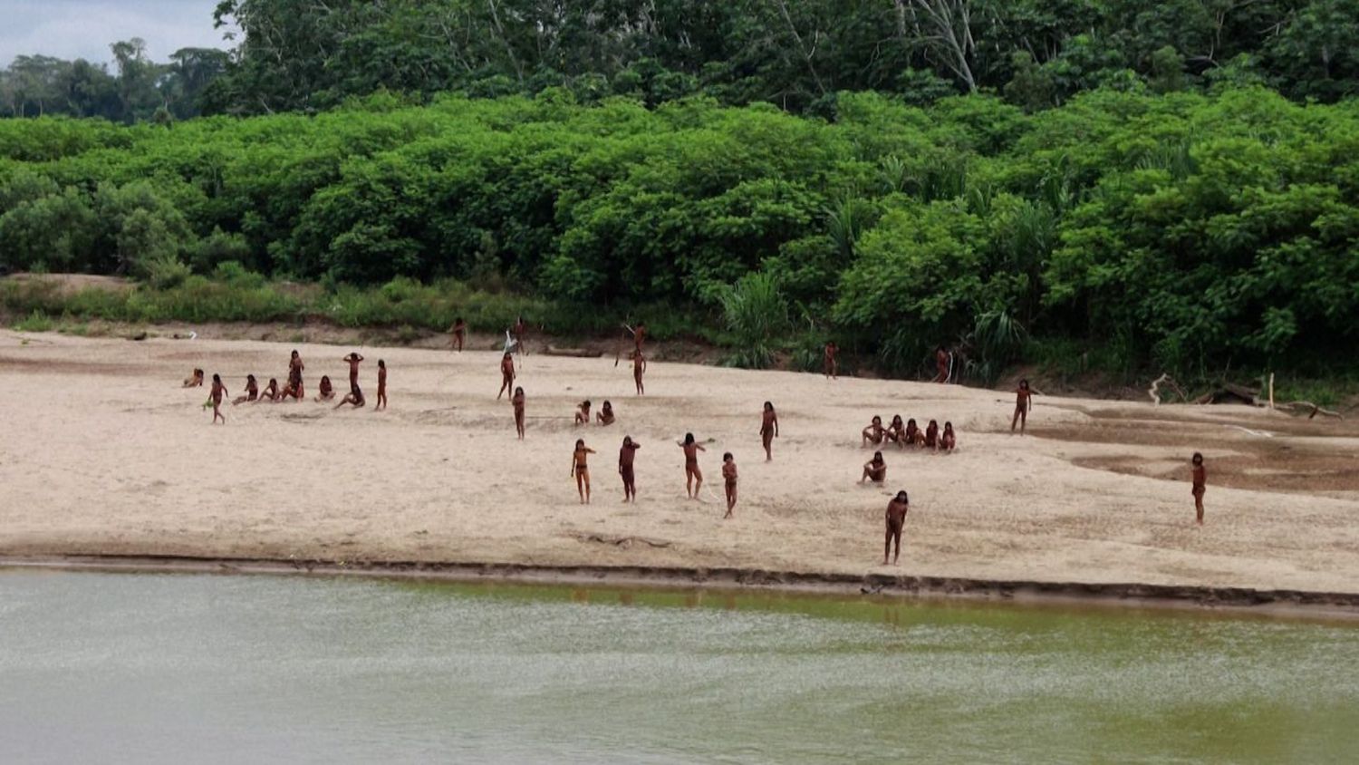 Rare footage shows uncontacted indigenous tribe in Peru