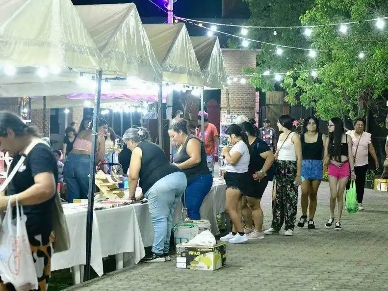 Muchas ventas en el cierre del Mercado 
Comunitario de Emprendedores en la costanera