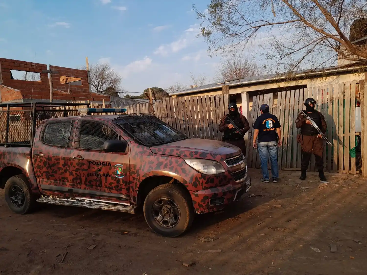 Desmantelan punto de distribución de drogas 