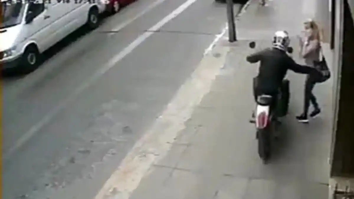 Violento robo de motochorros en barrio Candioti
