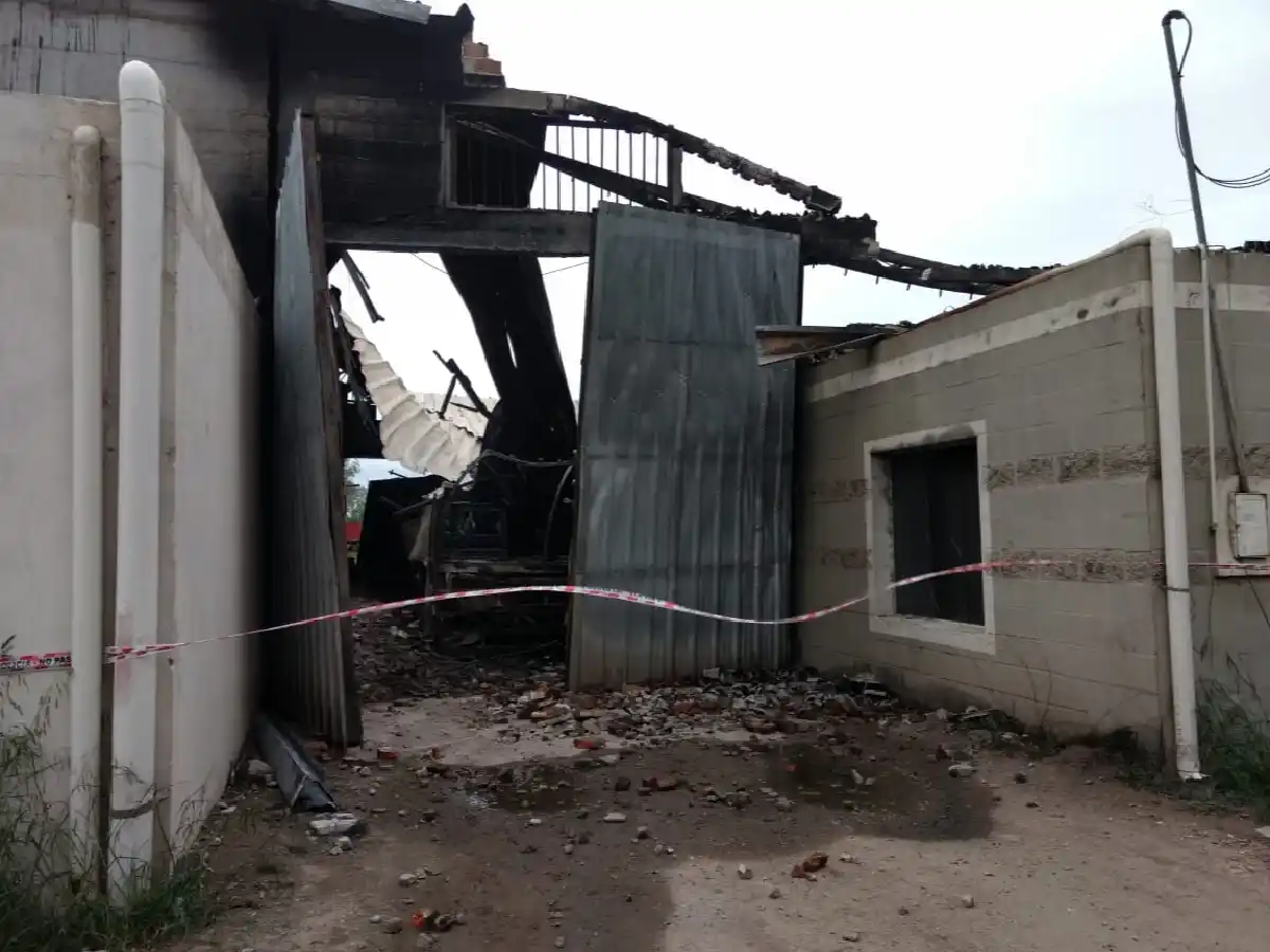 Incendio en galpón de Buses Lep afectó a cinco colectivos
