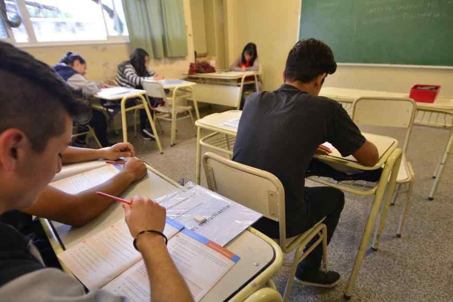 Entre Ríos: por decreto, no podrán calificar con menos de 4 en la escuela secundaria