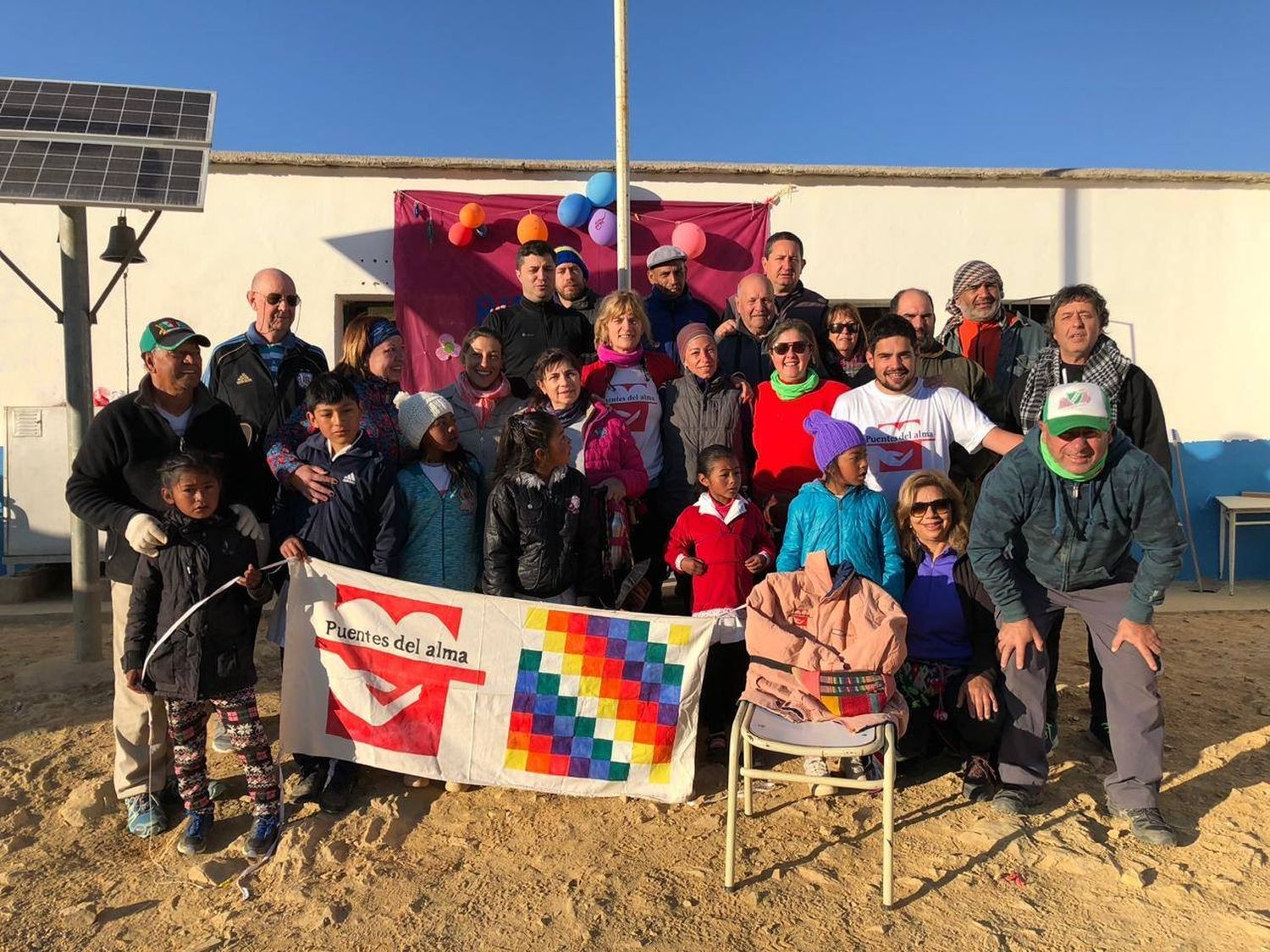 Uno de los viajes a las escuelas salteñas. Foto: Gentileza.