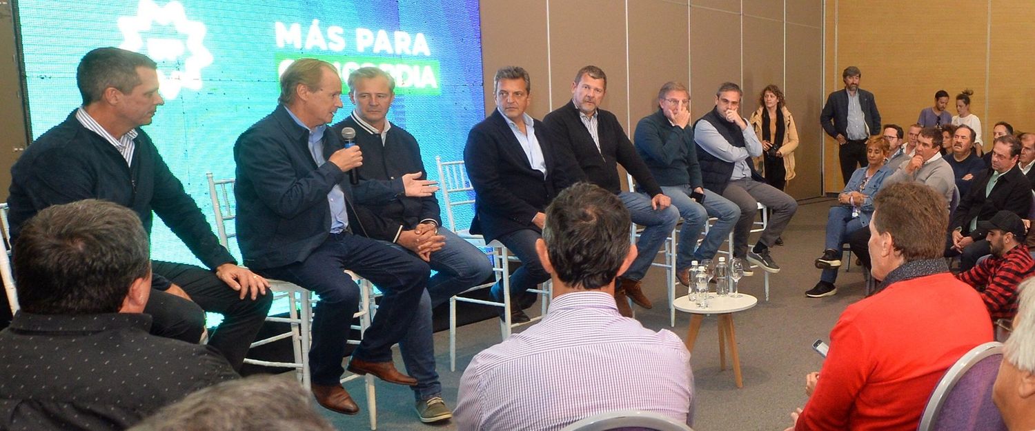 Massa, Bordet y Bahl acuerdan con el sector privado de Entre Ríos estrategias para el crecimiento productivo