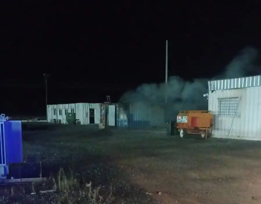 El container que ardió contenía diversos materiales: maderas y hierros que obligaron a una intensa actuacion producto de las altas temperaturas. a