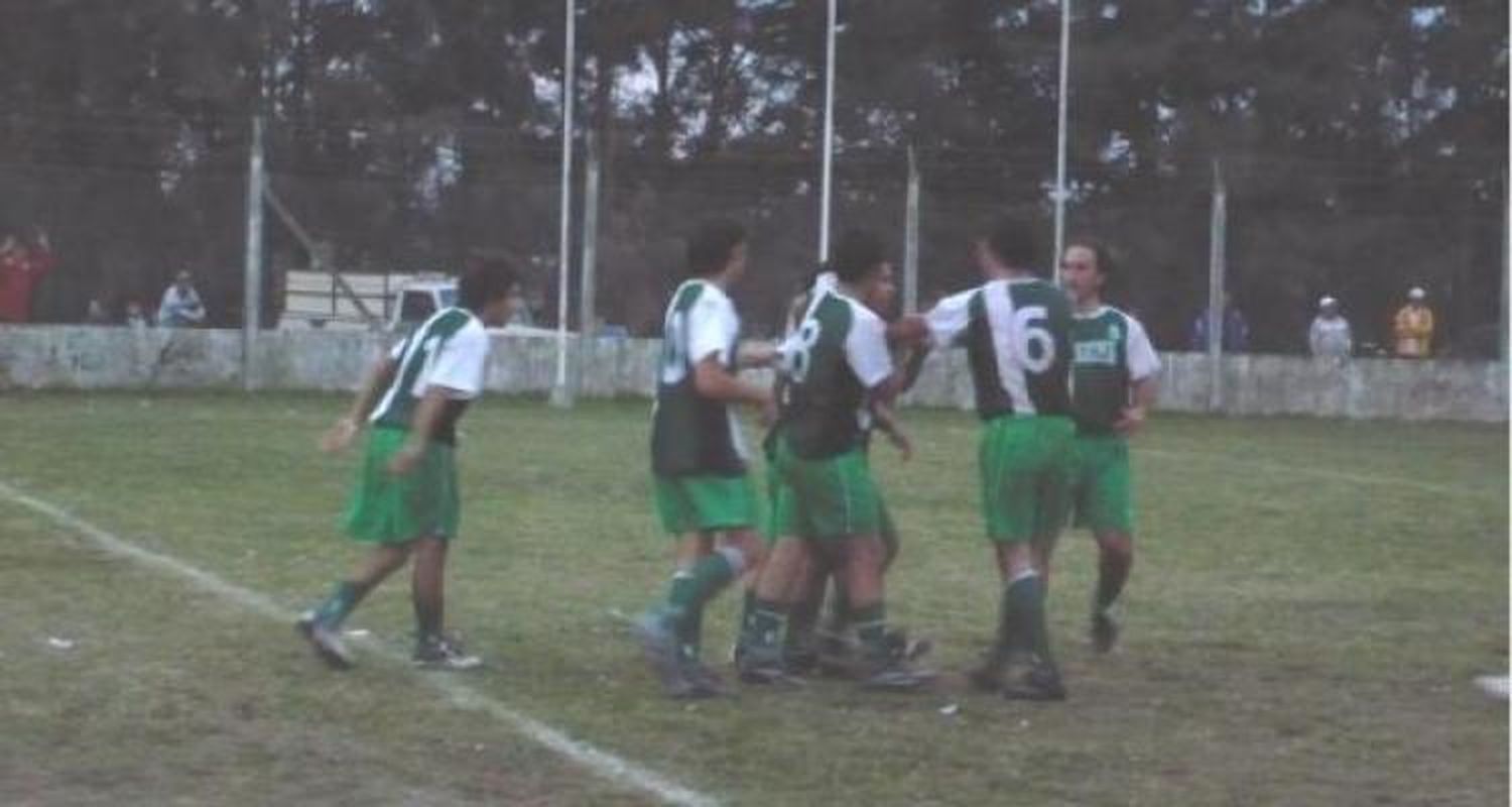 Atlético golea y Las Palmeras se acerca