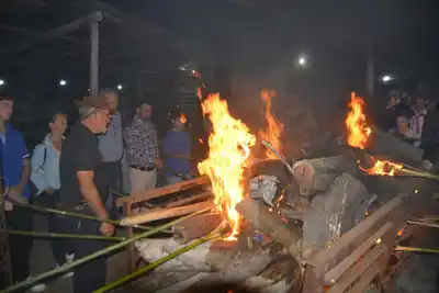 Viale encendió el fuego para la Fiesta Nacional del Asado con Cuero