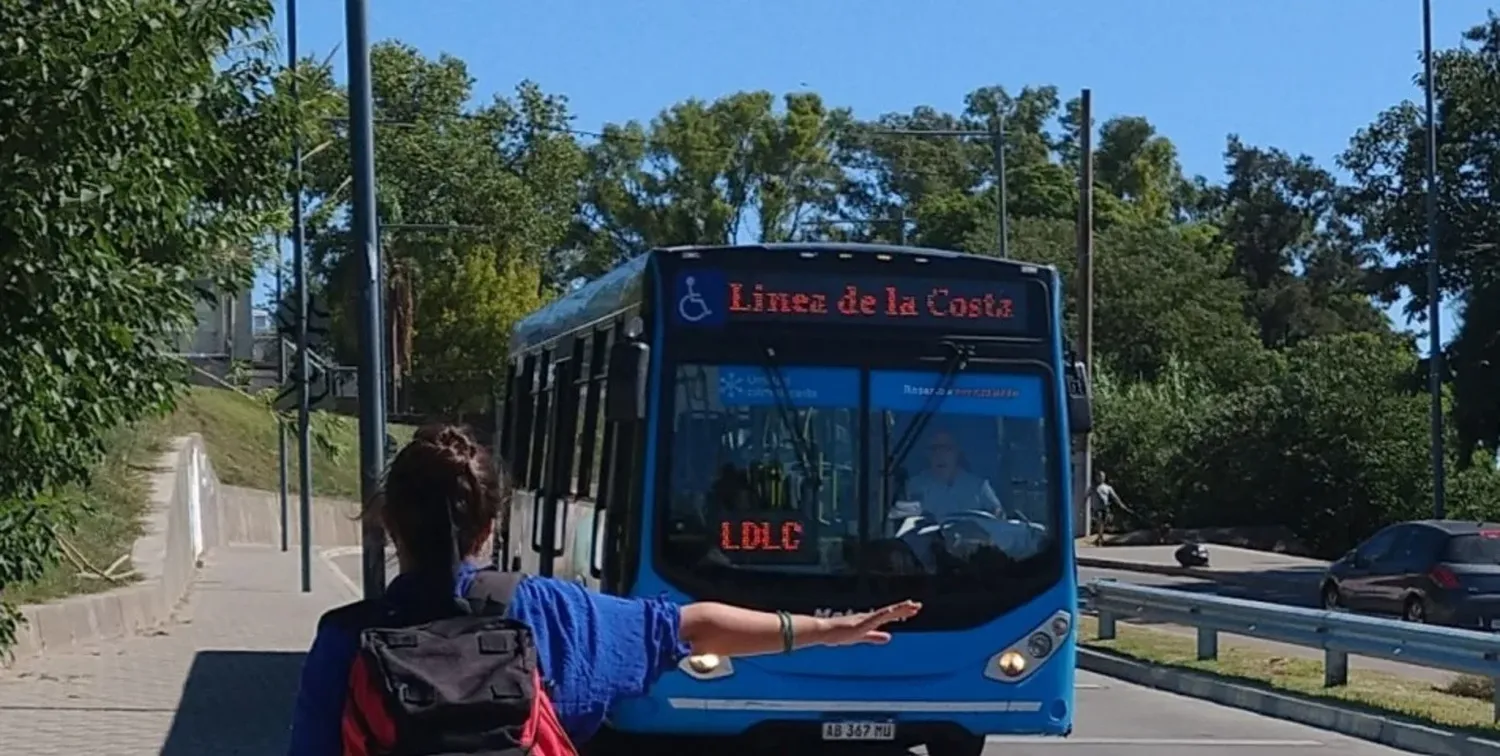 Recorre además otros lugares emblemáticos de la ciudad como La Florida y Rambla Catalunya, Piletas del Parque Alem, Costa Alta y Paseo del Caminante y la Estación Fluvial.