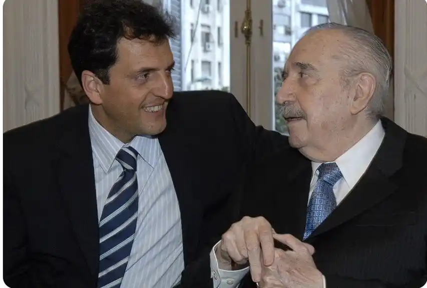 Massa homenajeó a Alfonsín y aseguró que no es kirchnerista