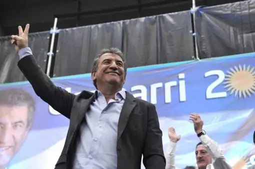 Urribarri recibió el apoyo de sindicatos y de De Vido para su precandidatura