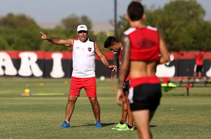 Llop rescindió su contrato con la Lepra