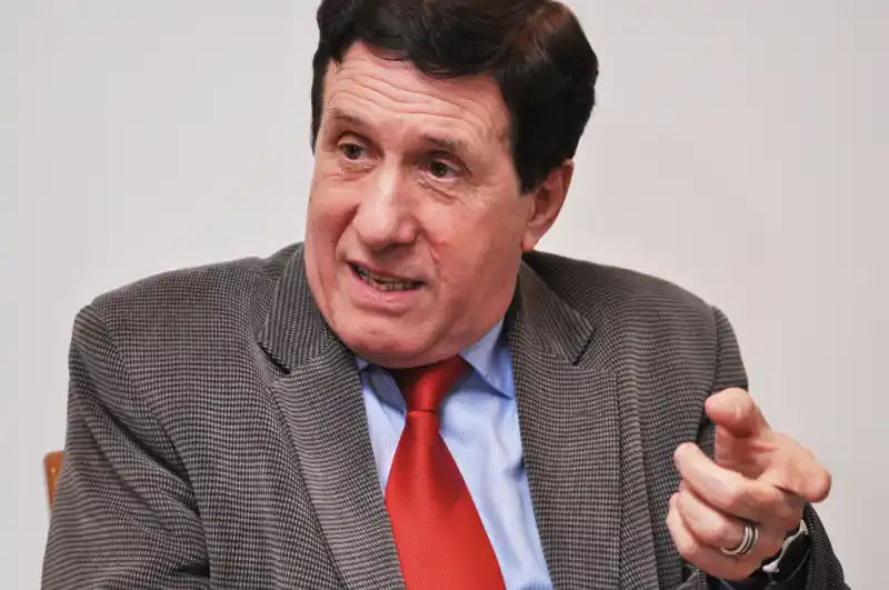 Díaz Pérez: "Además de visitarnos, Scioli debería atender la inseguridad de Lanús"