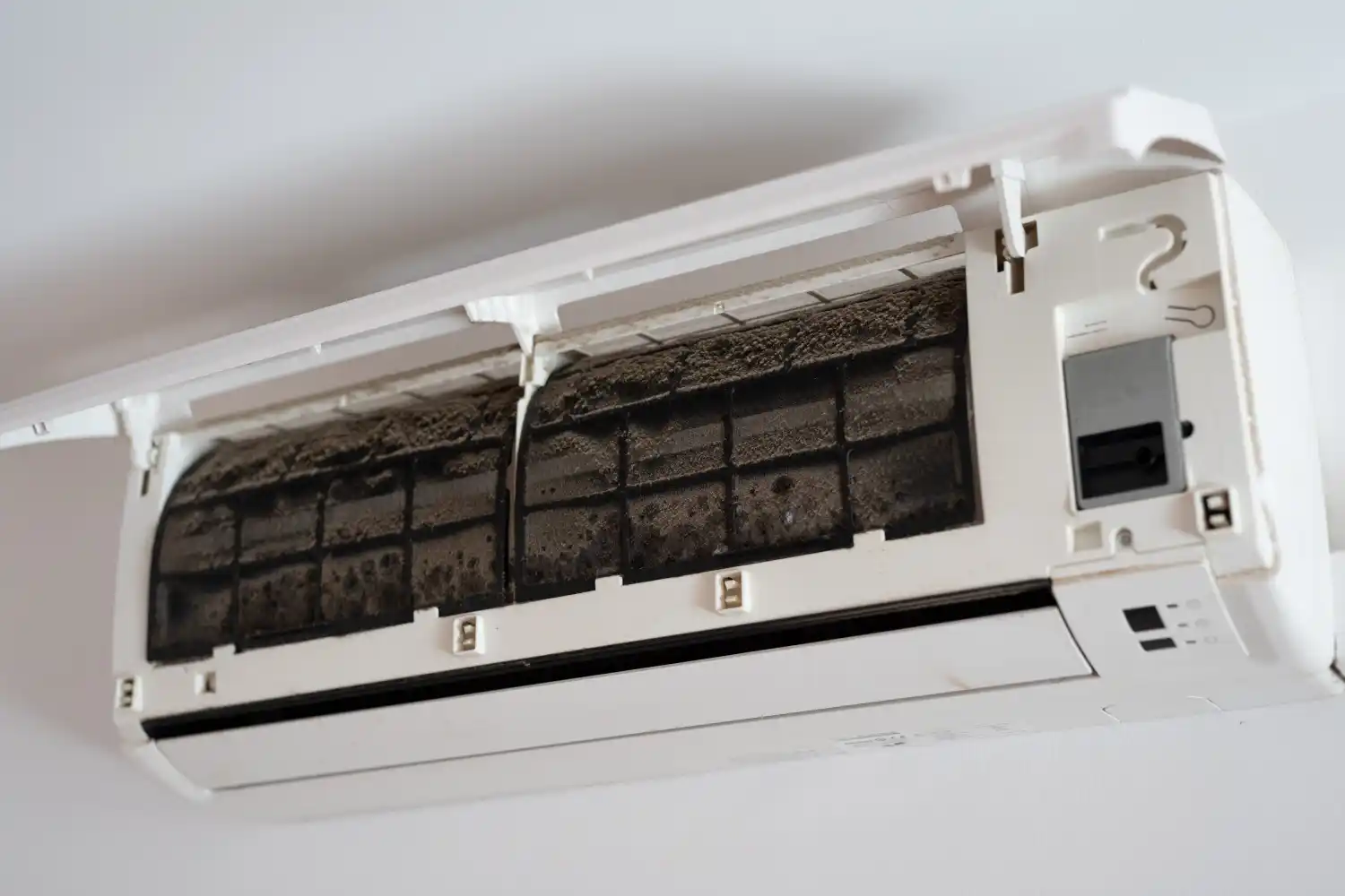 Se viene el verano: ¿cómo limpiar correctamente el filtro del aire acondicionado?