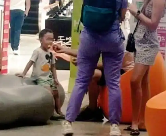 Difunden la foto de un nene en un shopping en Colombia y creen que puede ser Loan