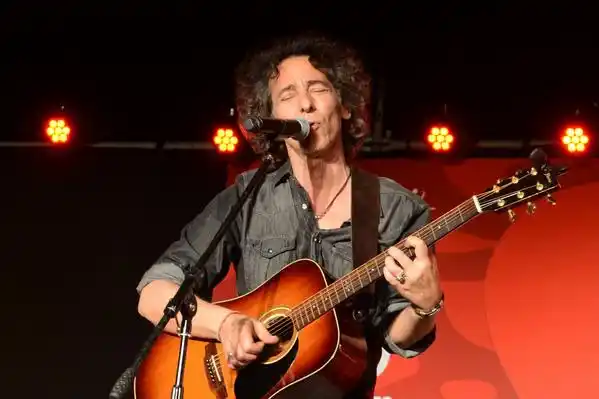 Tigre: Javier Calamaro, Lito Nebbia y Horcas, en un recital por el A.R.A. San Juan