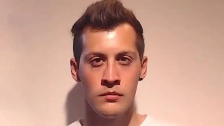 Un alumno apuñaló a su profesora de baile y fue baleado por la Policía