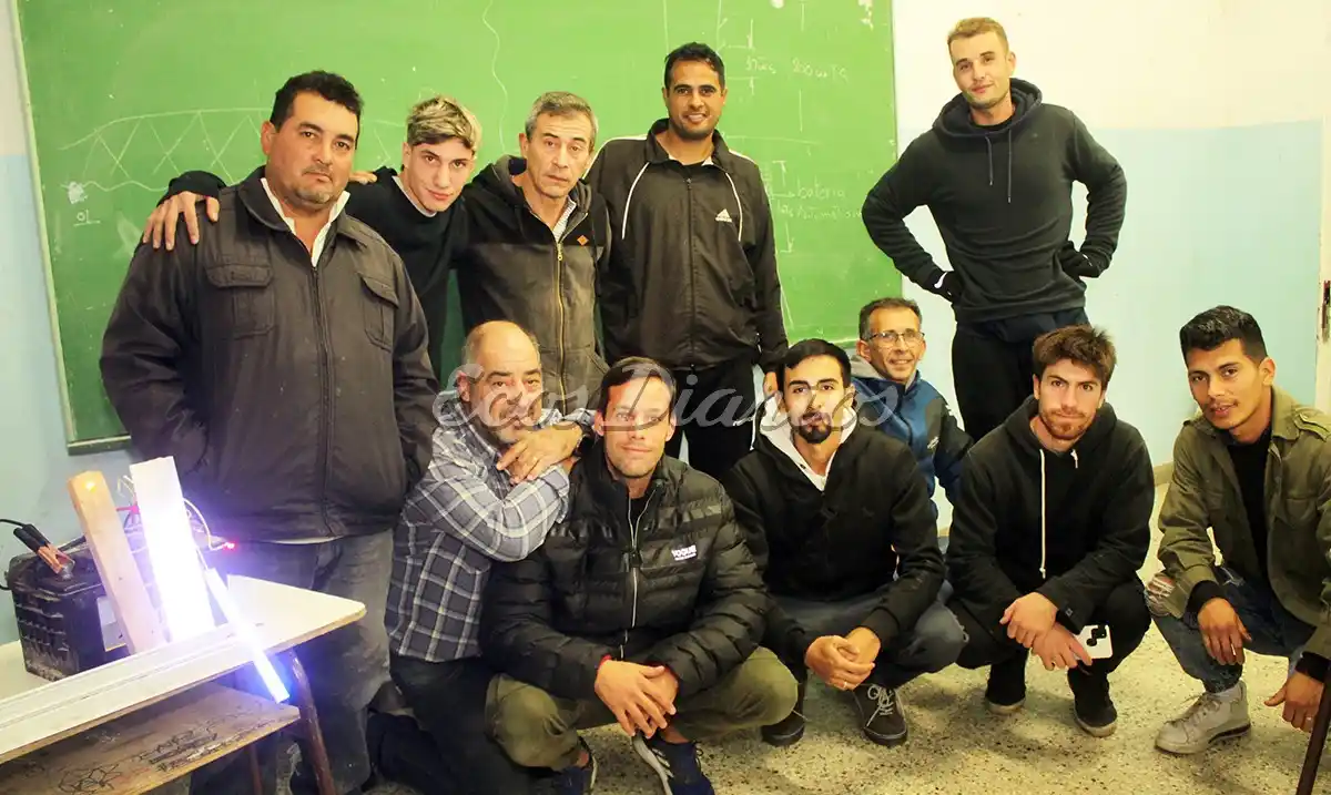 Solidarios. Norberto “Tano” Cafiel y sus alumnos colaboran en distintos lugares