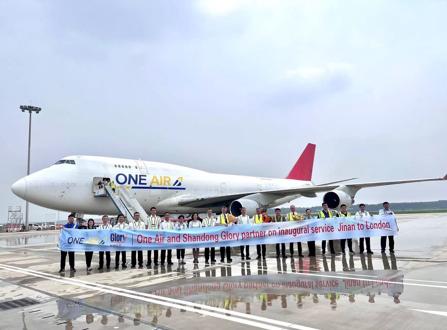 La «Reina de los Cielos» volvió a Inglaterra: nueva aerolínea completa su vuelo inaugural con Boeing 747-400