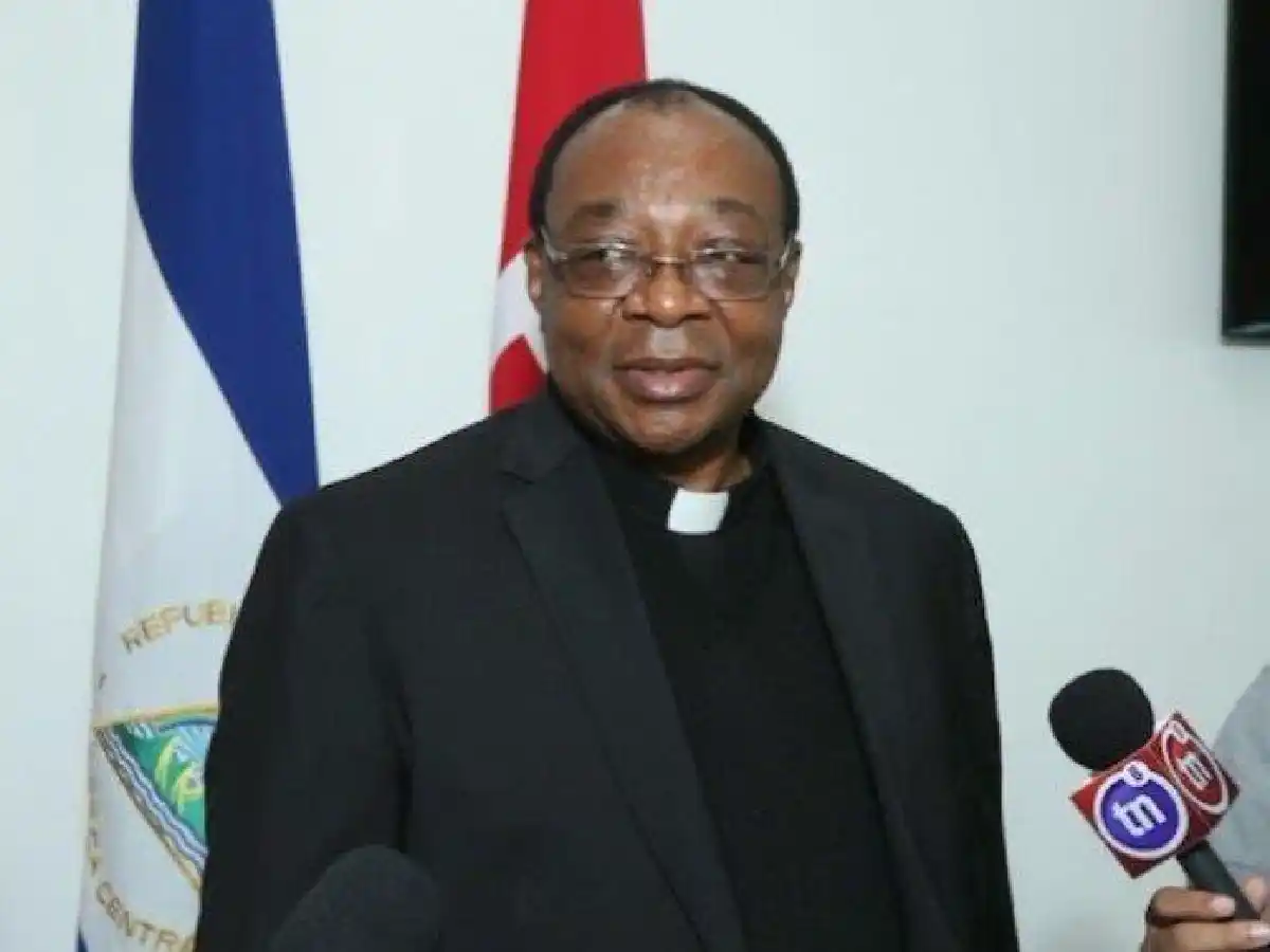 Falleció en Roma el nuncio en Argentina, monseñor Kalenga