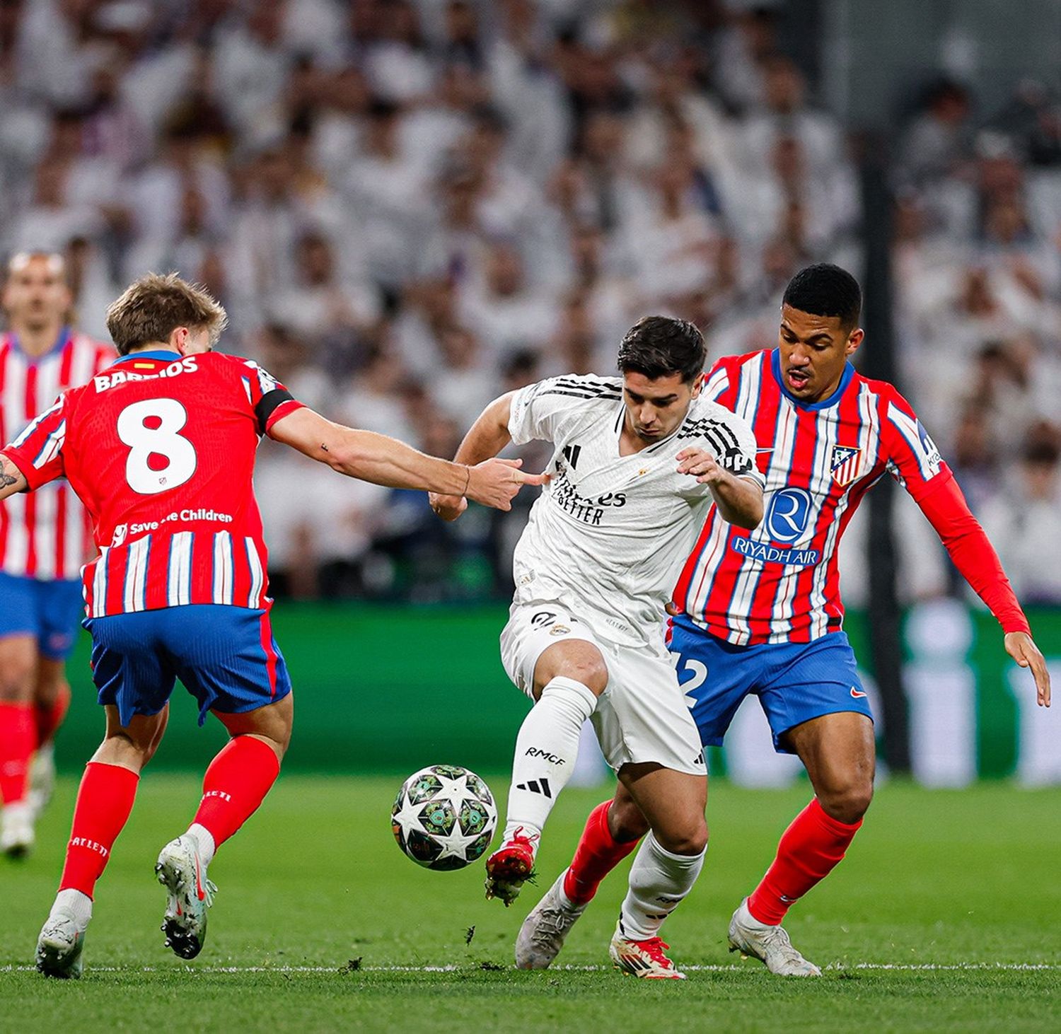 Real Madrid sacó ventaja en el comienzo de octavos