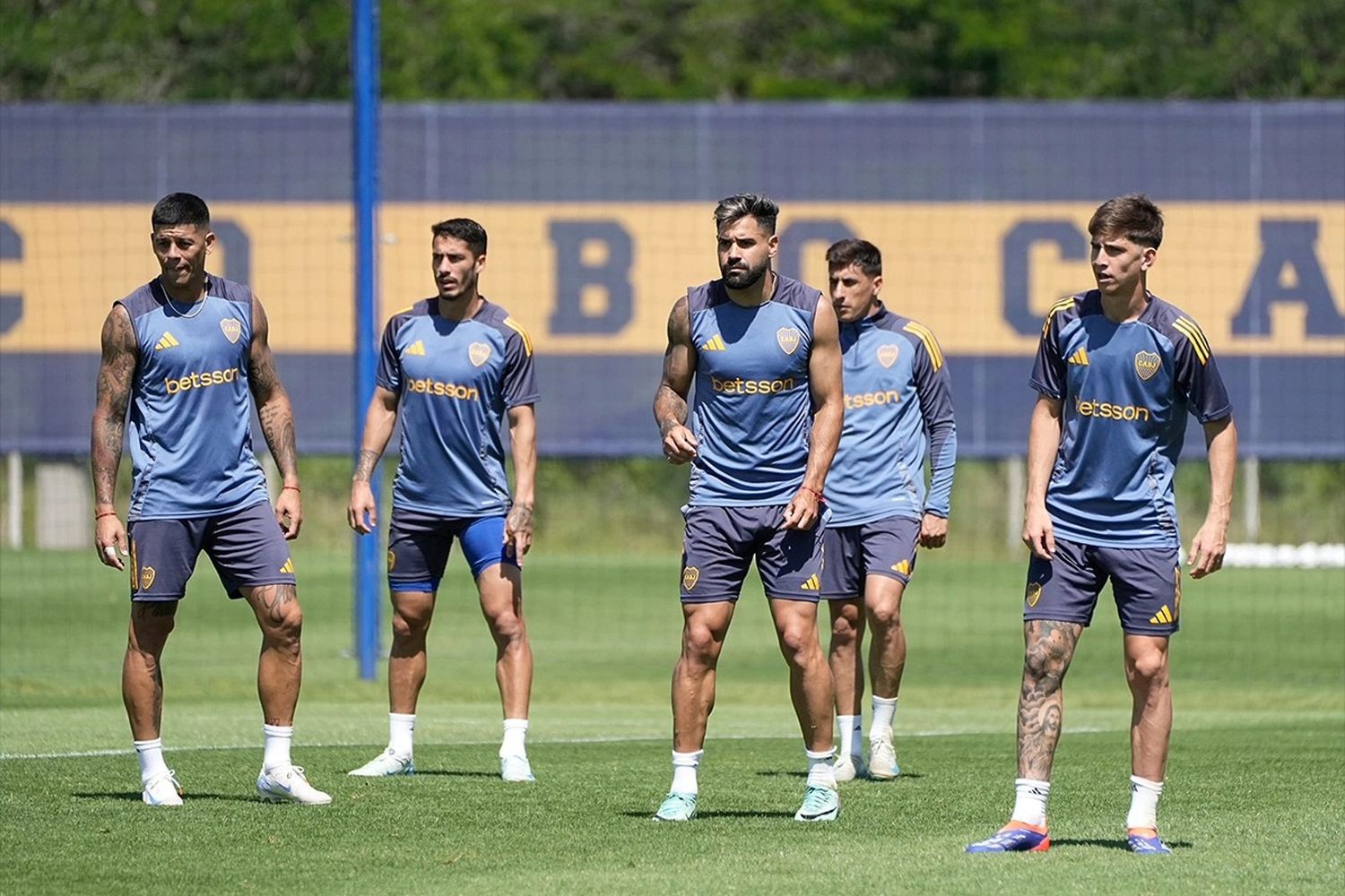 Boca ya tiene su lista de convocados para visitar a Sarmiento, con la vuelta de Sarelegui