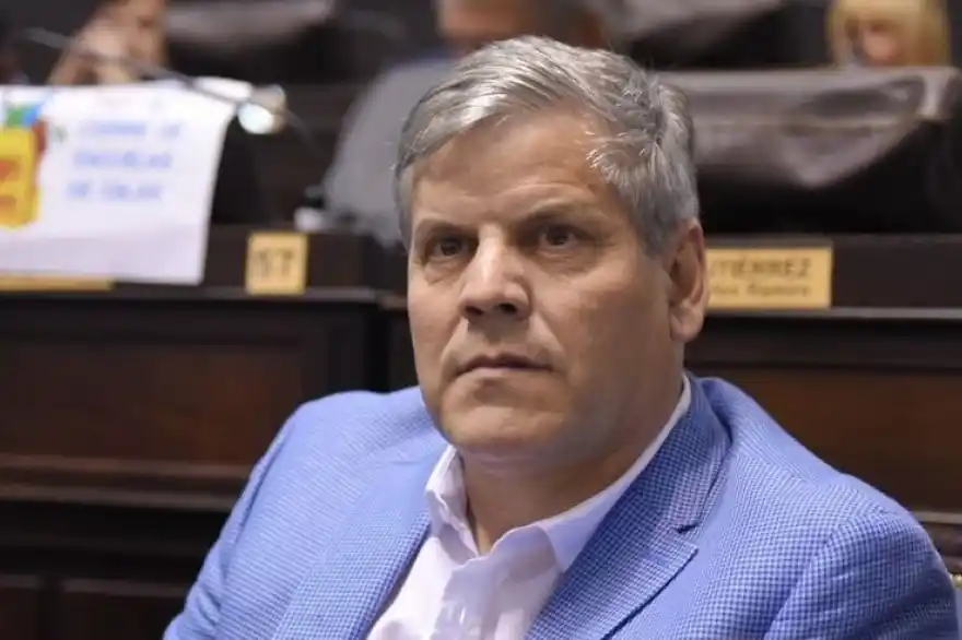 Diputado Britos pidió suspender resolución que impide a municipios cobrar adicionales en la luz