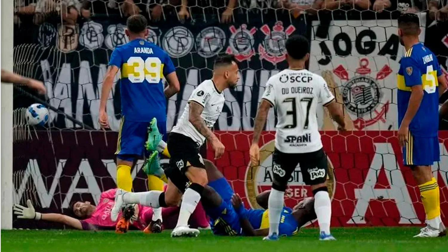 Otro traspié del Boca de Battaglia: Jugó mal y cayó 2 a 0 ante Corinthians