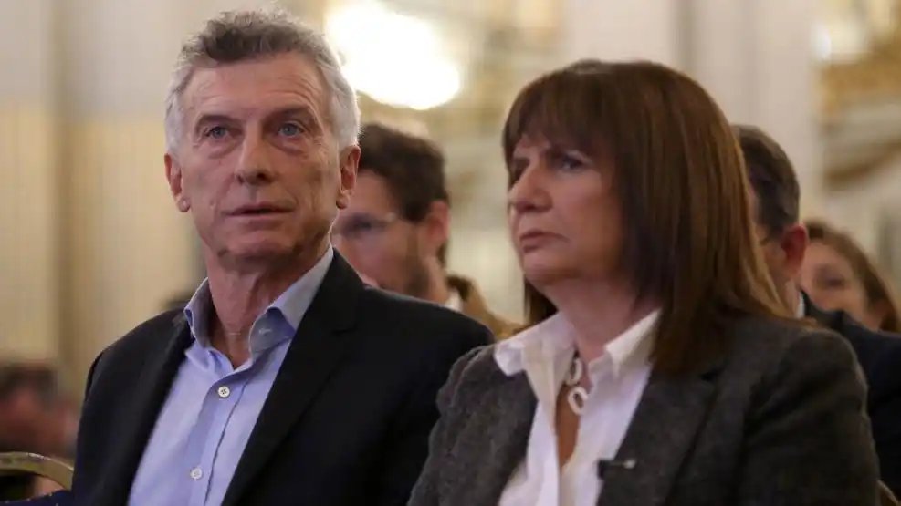 Bullrich consideró que "no fueron convenientes" los guiños de Macri a Milei