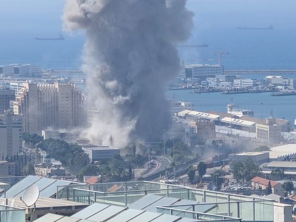 Suenan las sirenas en todo Israel: Irán lanzó otra andanada de misiles y se oyen explosiones en Tel Aviv y Jerusalén