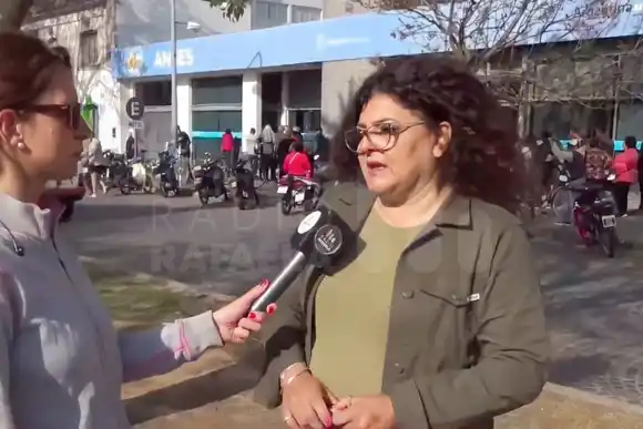 Larga fila en ANSES para anotarse en el bono de 45 mil pesos: “Cada persona que venga a realizar el trámite se irá con su respuesta”