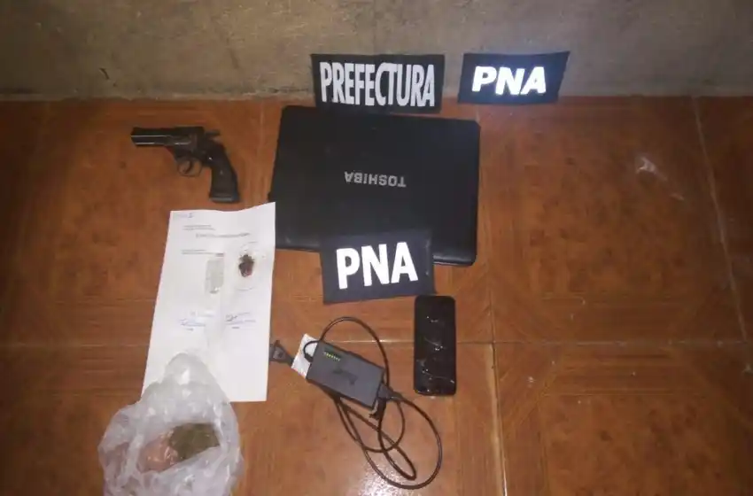 Detuvieron a tres personas y secuestraron armas, drogas y dinero durante una serie de allanamientos en Fisherton